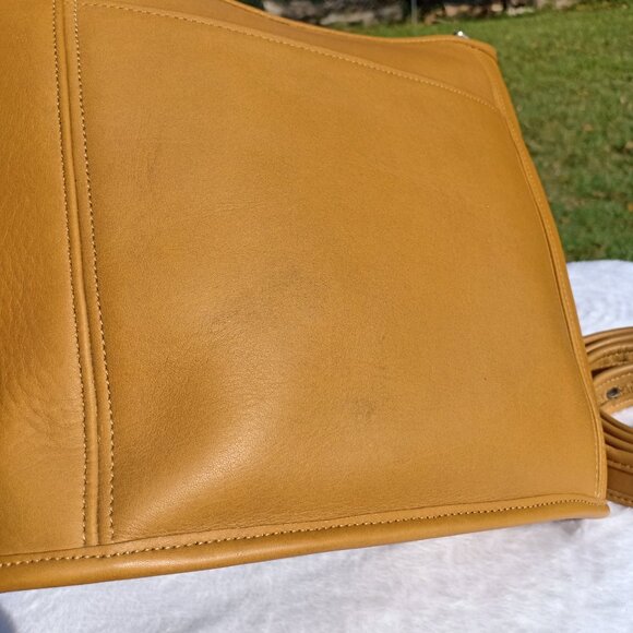 Vintage Coach 9816 Slim Duffle leather bag - Picture 5 of 10